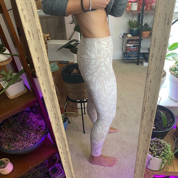 -sold- Like NEW Lululemon Wonder Under leggings - Picture 9 of 10